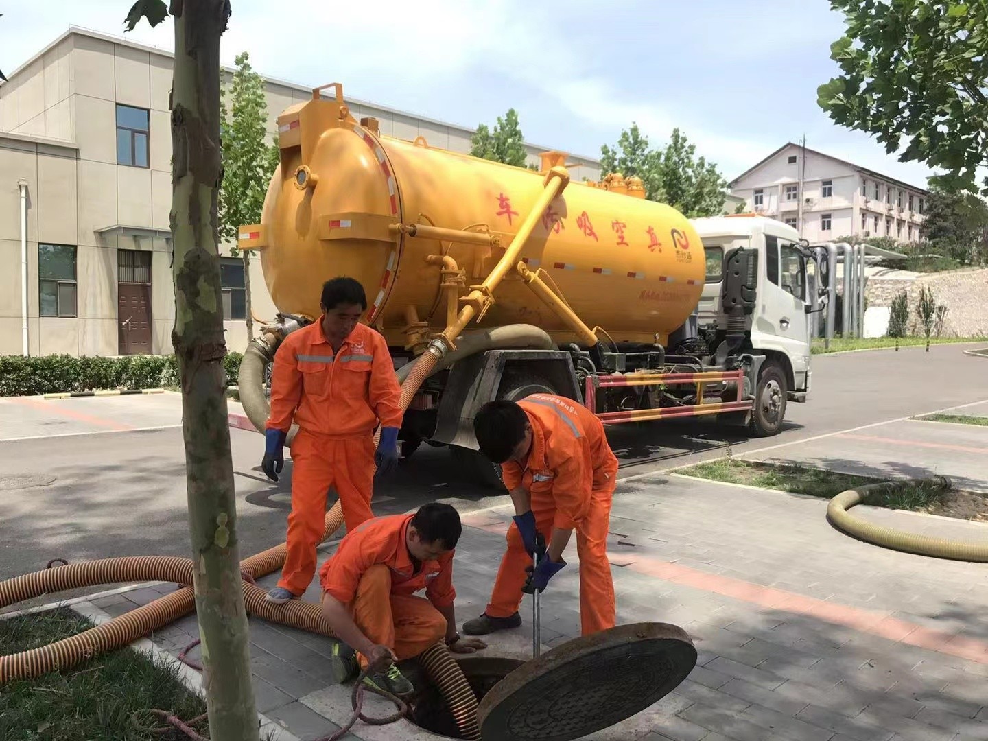 城中化粪池清理与5-8吨吸粪车施工效率分析